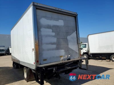 Drugie zdjęcie samochodu z przodu: 2018 ISUZU NPR BOX TRUCK VIN:JALB4W178J7F00123 - miniatura