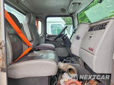 Piąte zdjęcie samochodu w środku: 2016 KENWORTH T370 SEMI TRUCK VIN:2XKHAJ8X6GM497192 - miniatura