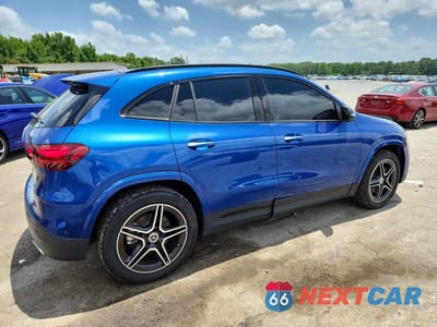 Trzecie zdjęcie samochodu z tyłu: 2025 MERCEDES-BENZ GLA 250 VIN:W1N4N4GB1SJ736940 - miniatura