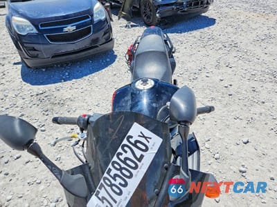 Piąte zdjęcie samochodu w środku: 2001 YAMAHA FZS10 VIN:JYARN07E41A000410 - miniatura