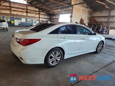 Trzecie zdjęcie samochodu z tyłu: 2014 HYUNDAI SONATA GLS VIN:5NPEB4AC6EH935369 - miniatura