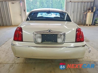 Zdjęcie 6 z 12 samochodu: 1999 LINCOLN TOWN CAR CARTIER VIN:1LNHM83W4XY622002 - miniatura