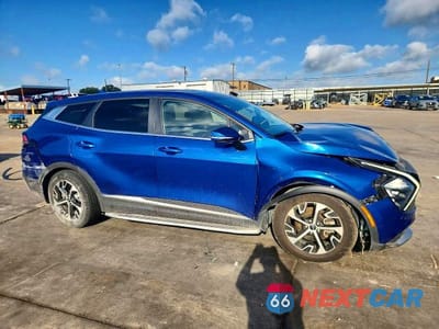 Czwarte zdjęcie samochodu z boku: 2023 KIA SPORTAGE EX VIN:5XYK33AF8PG095903 - miniatura