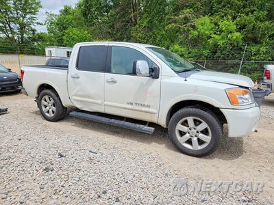 Czwarte zdjęcie samochodu z boku: 2012 NISSAN TITAN SV VIN:1N6AA0EC7CN303706 - miniatura