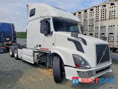 2015 VOLVO VNL SEMI TRUCK 4V4NC9EG9FN182790 - główne zdjęcie licytacji z USA - miniatura