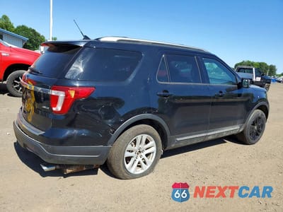 Trzecie zdjęcie samochodu z tyłu: 2018 FORD EXPLORER XLT VIN:1FM5K8D83JGC44762 - miniatura