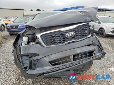 Piąte zdjęcie samochodu w środku: 2019 KIA SORENTO L VIN:5XYPG4A36KG583343 - miniatura