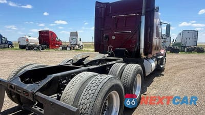 Czwarte zdjęcie samochodu z boku: 2014 VOLVO VNL SEMI TRUCK VIN:4V4NC9EH4EN161613 - miniatura