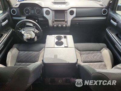 Zdjęcie 8 z 13 samochodu: 2017 TOYOTA TUNDRA CREWMAX SR5 VIN:5TFEM5F12HX116651 - miniatura