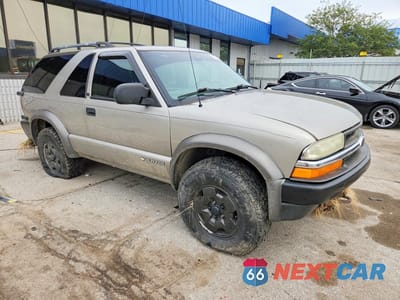 Czwarte zdjęcie samochodu z boku: 2003 CHEVROLET BLAZER VIN:1GNCT18X93K169848 - miniatura