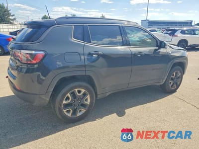 Trzecie zdjęcie samochodu z tyłu: 2018 JEEP COMPASS VIN:3C4NJDDB9JT367120 - miniatura