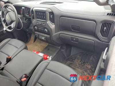 Zdjęcie 8 z 12 samochodu: 2025 CHEVROLET SILVERADO K1500 VIN:3GCNKAEK9SG358048 - miniatura