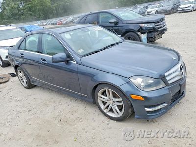Czwarte zdjęcie samochodu z boku: 2013 MERCEDES-BENZ C 300 4MATIC VIN:WDDGF8AB2DR286033 - miniatura