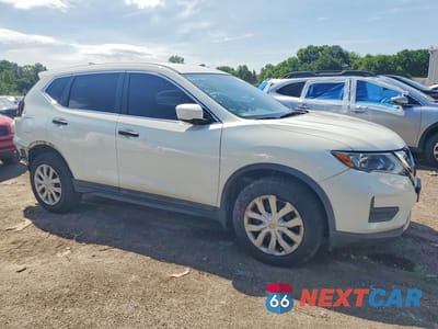 Czwarte zdjęcie samochodu z boku: 2018 NISSAN ROGUE S VIN:5N1AT2MV1JC755635 - miniatura