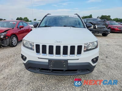 Piąte zdjęcie samochodu w środku: 2014 JEEP COMPASS SPORT VIN:1C4NJDBB3ED879552 - miniatura