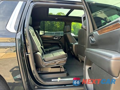 Zdjęcie 8 z 10 samochodu: 2022 CHEVROLET SUBURBAN K1500 HIGH COUNTRY VIN:1GNSKGKT8NR304254 - miniatura