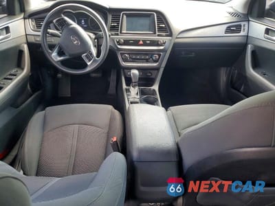 Zdjęcie 8 z 12 samochodu: 2019 HYUNDAI SONATA SE VIN:5NPE24AF5KH787706 - miniatura