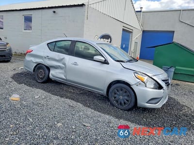 Czwarte zdjęcie samochodu z boku: 2019 NISSAN VERSA SV VIN:3N1CN7AP1KL823970 - miniatura