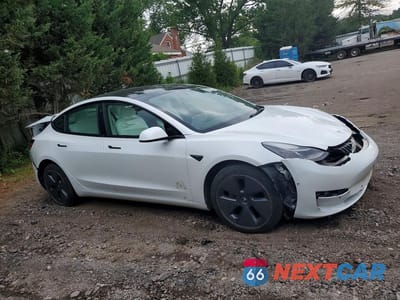 Czwarte zdjęcie samochodu z boku: 2022 TESLA MODEL 3 VIN:5YJ3E1EA5NF303404 - miniatura