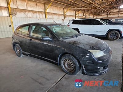 Czwarte zdjęcie samochodu z boku: 2005 FORD FOCUS ZX3 VIN:3FAFP31N95R143883 - miniatura