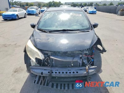 Piąte zdjęcie samochodu w środku: 2015 NISSAN VERSA NOTE SV VIN:3N1CE2CP6FL364845 - miniatura
