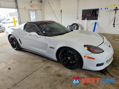 Czwarte zdjęcie samochodu z boku: 2013 CHEVROLET CORVETTE Z06 VIN:1G1Y52DE1D5101569 - miniatura