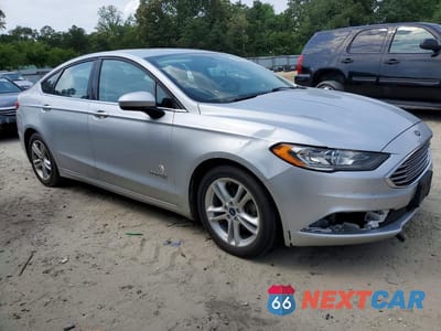 Czwarte zdjęcie samochodu z boku: 2018 FORD FUSION SE HYBRID VIN:3FA6P0LUXJR116432 - miniatura