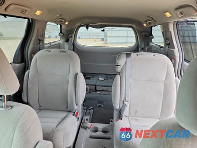 Zdjęcie 10 z 13 samochodu: 2019 TOYOTA SIENNA LE VIN:5TDKZ3DC3KS010624 - miniatura