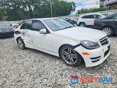 Czwarte zdjęcie samochodu z boku: 2014 MERCEDES-BENZ C 300 4MATIC VIN:WDDGF8AB6ER317155 - miniatura