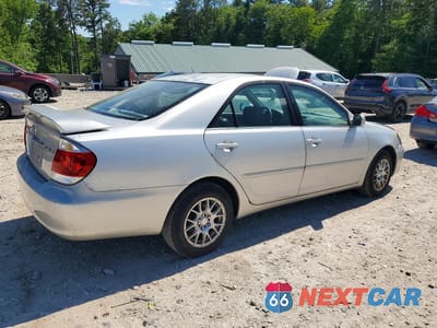 Trzecie zdjęcie samochodu z tyłu: 2005 TOYOTA CAMRY XLE VIN:4T1BE30K35U981353 - miniatura