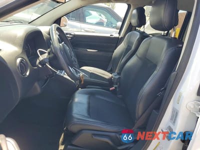 Zdjęcie 7 z 13 samochodu: 2015 JEEP COMPASS LATITUDE VIN:1C4NJDEB1FD333460 - miniatura