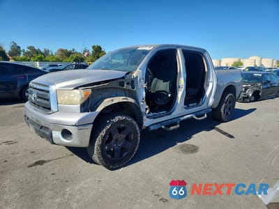 2010 TOYOTA TUNDRA CREWMAX SR5 5TFEY5F13AX096355 - główne zdjęcie licytacji z USA - miniatura