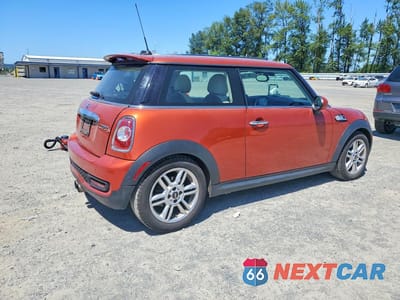 Trzecie zdjęcie samochodu z tyłu: 2011 MINI COOPER S VIN:WMWSV3C5XBTY13539 - miniatura