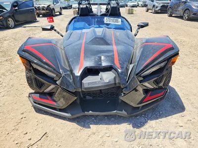 Piąte zdjęcie samochodu w środku: 2020 POLARIS SLINGSHOT R VIN:57XAARGB2L8137743 - miniatura