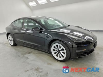 Czwarte zdjęcie samochodu z boku: 2022 TESLA MODEL 3 VIN:5YJ3E1EA3NF289695 - miniatura