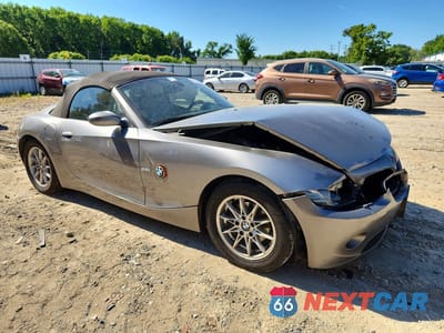 Czwarte zdjęcie samochodu z boku: 2004 BMW Z4 2.5 VIN:4USBT33574LS50682 - miniatura