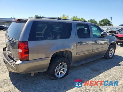 Trzecie zdjęcie samochodu z tyłu: 2013 CHEVROLET SUBURBAN K1500 LT VIN:1GNSKJE70DR158586 - miniatura