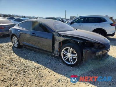 Czwarte zdjęcie samochodu z boku: 2016 TESLA MODEL S VIN:5YJSA1E27GF131444 - miniatura