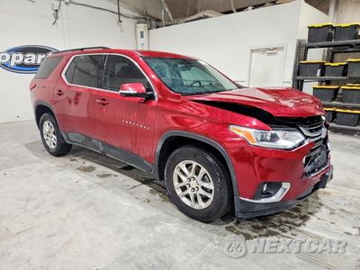Czwarte zdjęcie samochodu z boku: 2020 CHEVROLET TRAVERSE LT VIN:1GNERGKW2LJ273310 - miniatura