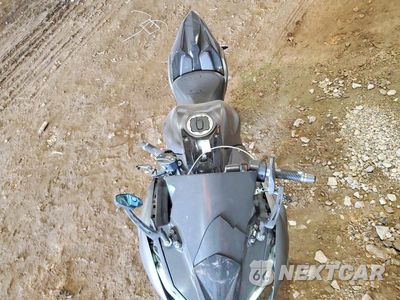 Piąte zdjęcie samochodu w środku: 2023 KAWASAKI EX650 R VIN:ML5EXER16PDA84917 - miniatura