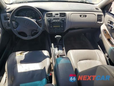 Zdjęcie 8 z 12 samochodu: 2002 HONDA ACCORD EX VIN:1HGCG16532A014202 - miniatura