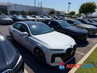 2025 BMW 740 I WBA23EH03SCU64559 - główne zdjęcie licytacji z USA - miniatura
