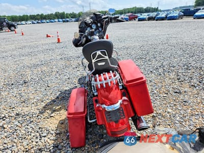 Czwarte zdjęcie samochodu z boku: 2010 HARLEY-DAVIDSON FLHX VIN:1HD1KB419AB640287 - miniatura