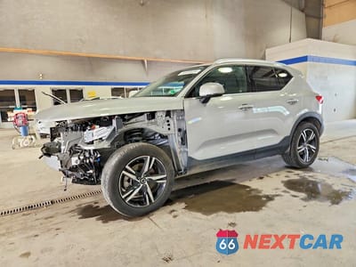 2024 VOLVO XC40 CORE YV4L12UKXR2325660 - główne zdjęcie licytacji z USA - miniatura
