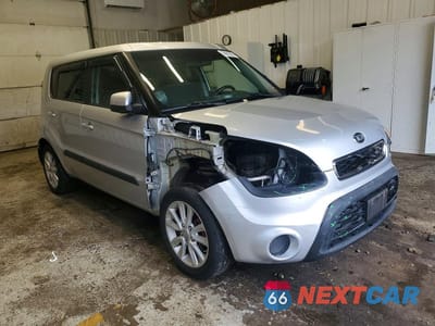 Czwarte zdjęcie samochodu z boku: 2013 KIA SOUL + VIN:KNDJT2A6XD7588478 - miniatura