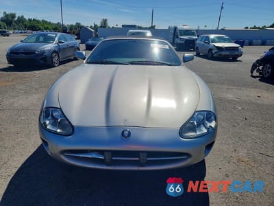 Piąte zdjęcie samochodu w środku: 1999 JAGUAR XK8 VIN:SAJGX2049XC041200 - miniatura