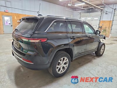 Trzecie zdjęcie samochodu z tyłu: 2022 JEEP GRAND CHEROKEE LIMITED VIN:1C4RJHBG7N8585875 - miniatura