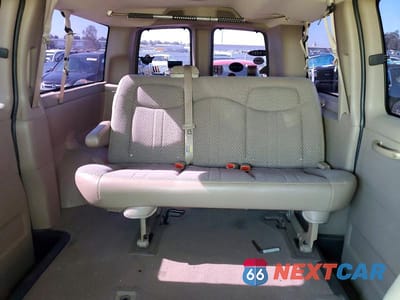 Zdjęcie 10 z 13 samochodu: 2004 GMC SAVANA G1500 VIN:1GKFG15T041140679 - miniatura