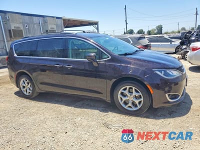 Czwarte zdjęcie samochodu z boku: 2017 CHRYSLER PACIFICA TOURING L VIN:2C4RC1BG5HR571015 - miniatura