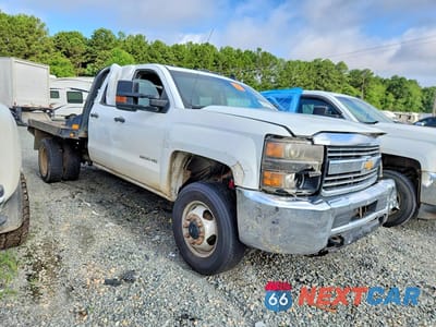 Czwarte zdjęcie samochodu z boku: 2017 CHEVROLET SILVERADO K3500 VIN:1GB5KYCG8HZ384466 - miniatura
